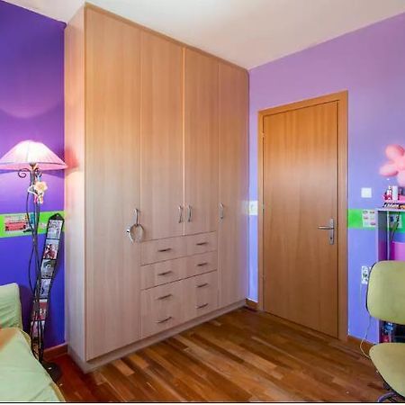 Apartment By The Airport Коропіон Екстер'єр фото